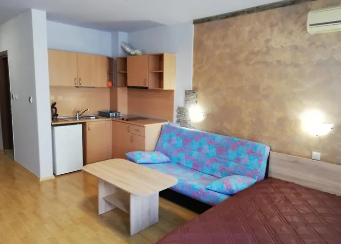 Lovely In A Complex With A Pool By Flat Mаnаger * Szveti Vlasz